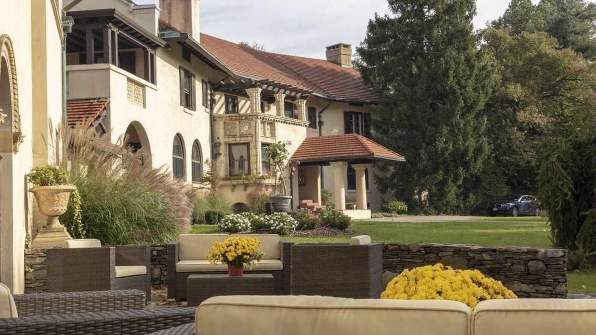 Highland Mills Bed & Breakfast | Rushmore Estate in Woodbury NY Bed and Breakfast