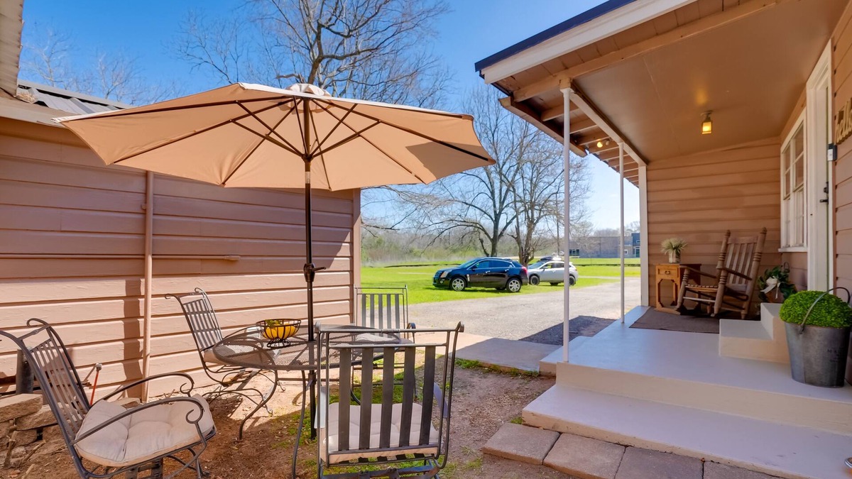Rusk Cottage | Rusk Retreat w/Fire Pit, Grill & Countryside View