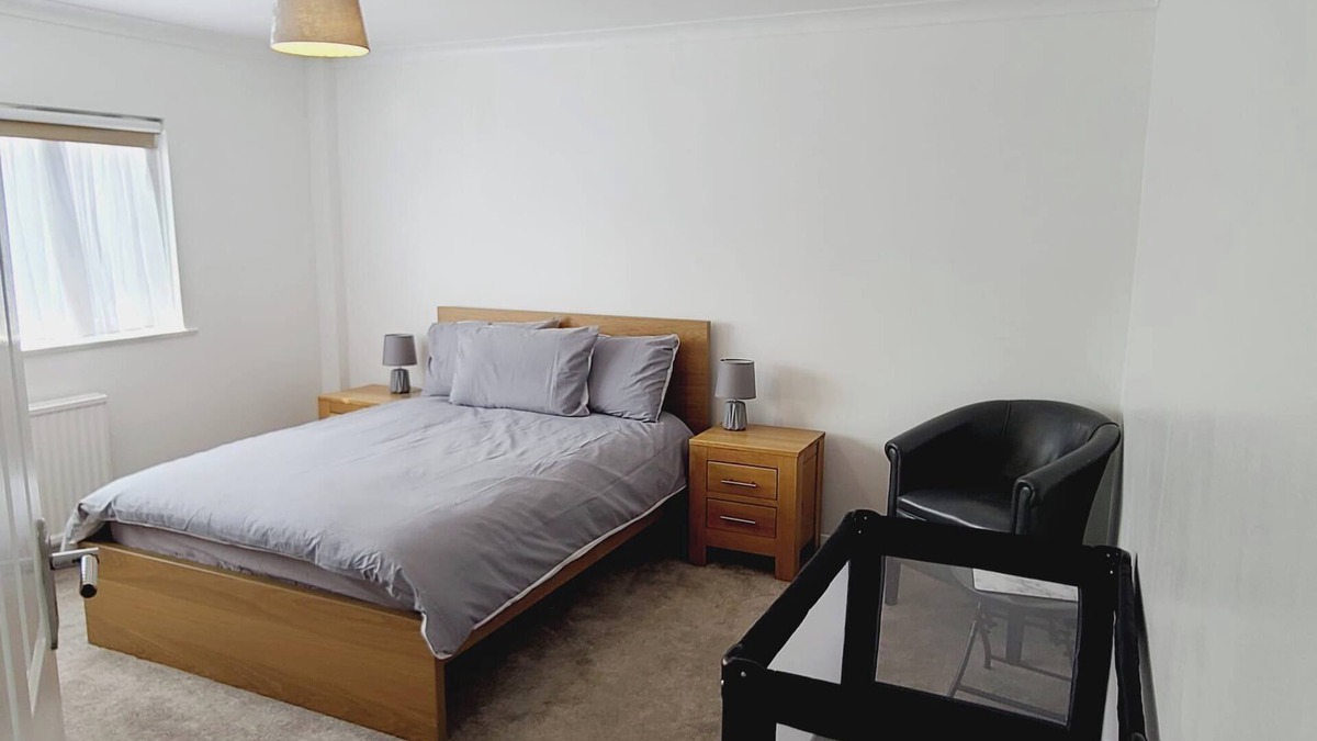 Crawley House | Rusper Retreat - Spacious Home Near Gatwick