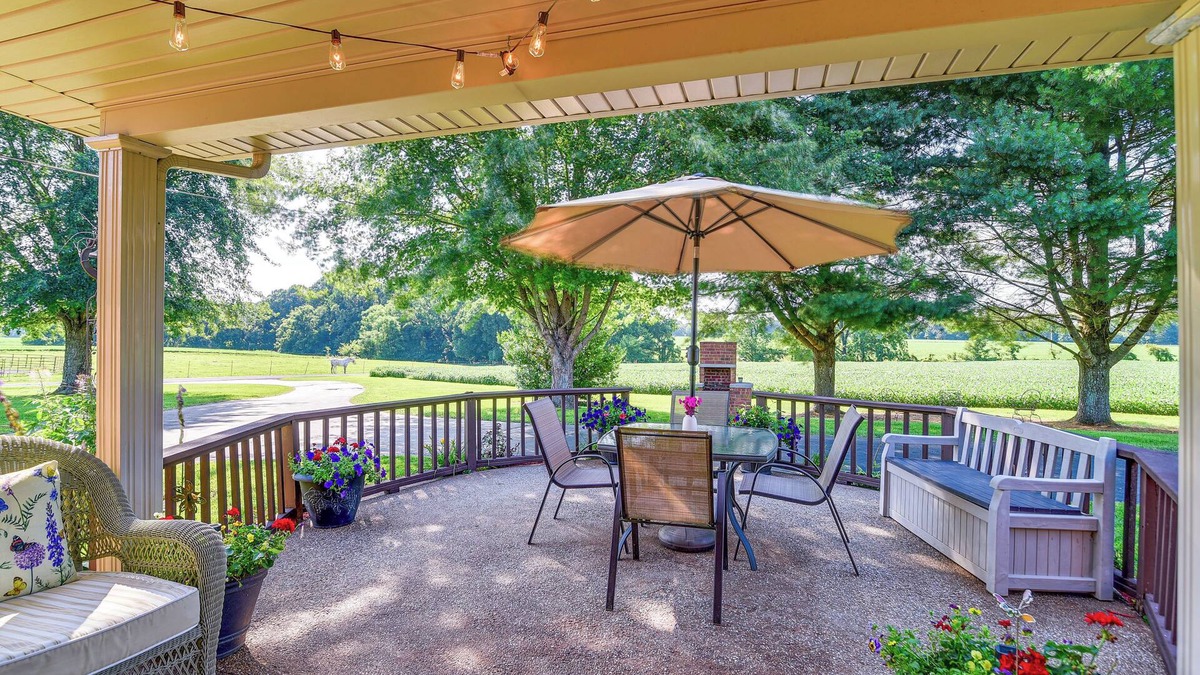 Windsor House | Russell Springs Getaway, 10 Mi to Lake Cumberland!