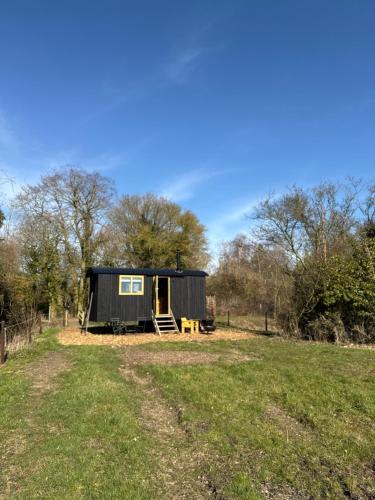 Woodbridge House | 'Russet' Hut on fruit farm