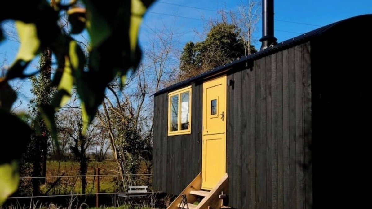 Woodbridge Cabin | 'Russet' Hut on private farm