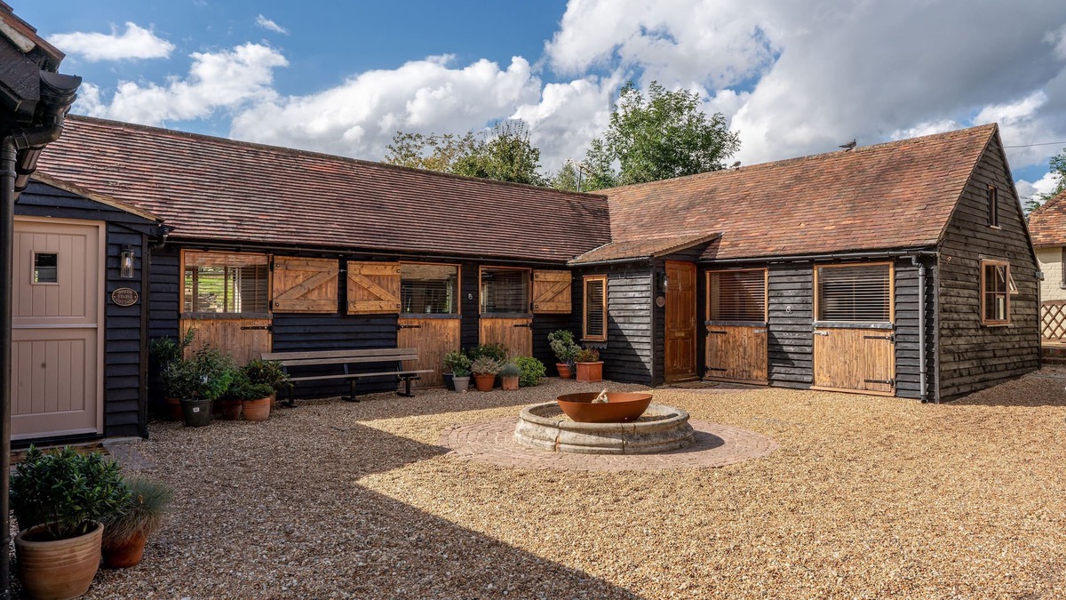 Bilting Cottage | Rustic 2 Bed Stable in the Heart of the Kent Downs