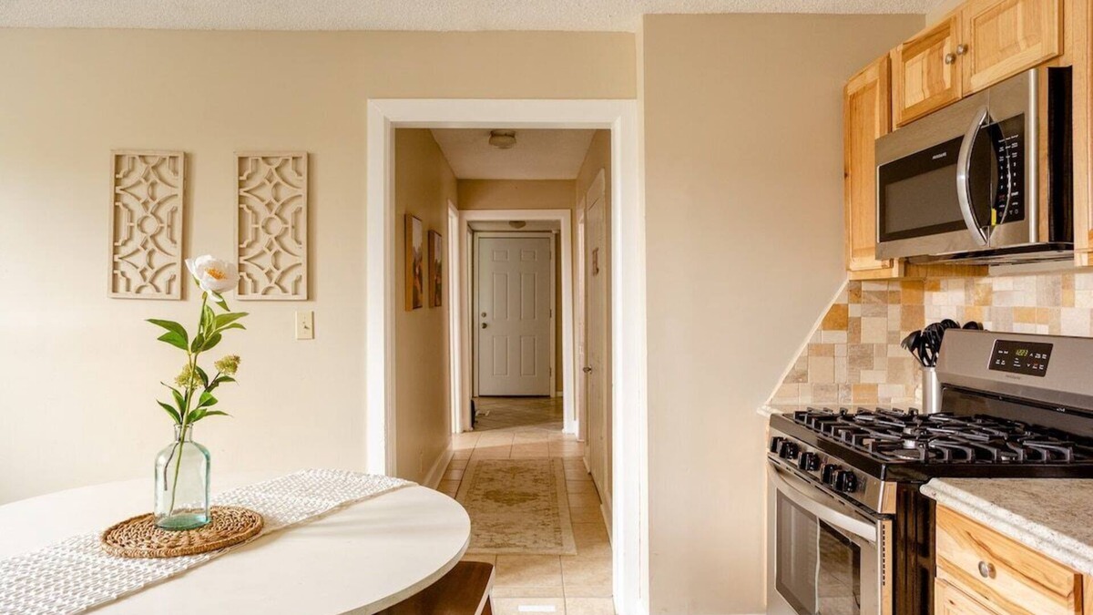 Riverview House | Rustic 2 Story w/Downtown Views & Private Parking