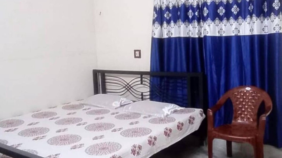 South Dum Dum Apartment | Rustic 2BHK Flat in Dum Dum Kolkata with AC