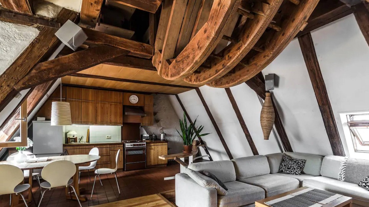 Old Town Apartment | Rustic 3 bedroom loft in Old Town