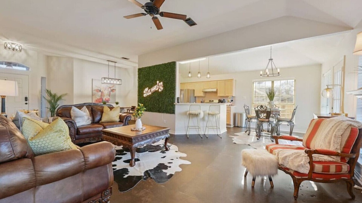 Shirewood Apartment | Rustic Aggie ~ Aggieland Vacation Rentals