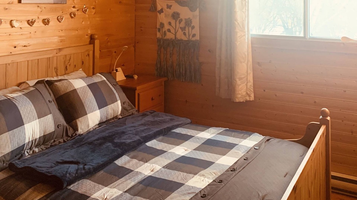 Scanterbury Cabin | Rustic all season 2 bedroom cabin Patricia Beach great ice fishing!