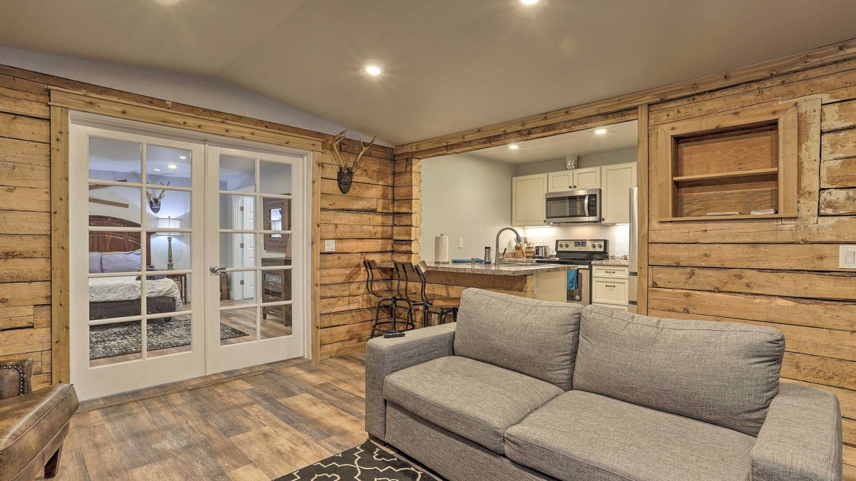 South Addition Apartment | Rustic Anchorage Hideaway: Walk to Coastal Trail!