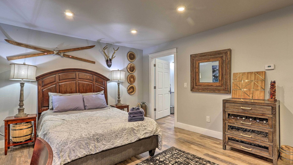 South Addition Apartment | Rustic Anchorage Hideaway: Walk to Coastal Trail!