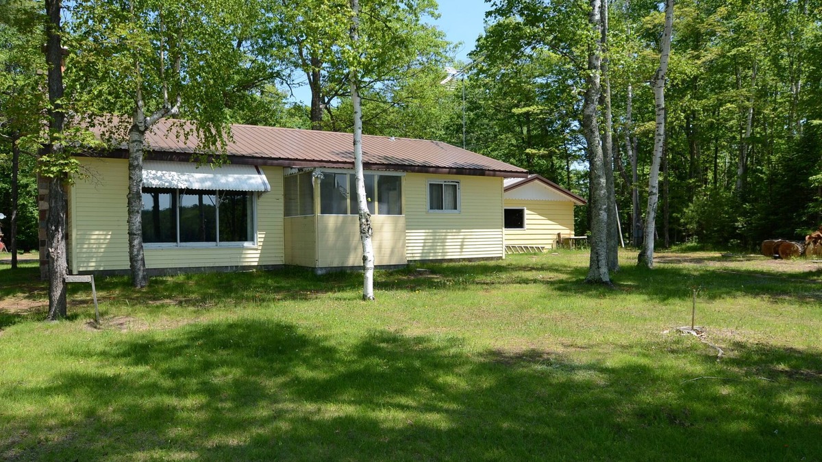 Cable House | Rustic and Cozy 2-bedroom Cabin on Lake Namakagon with Private Dock!