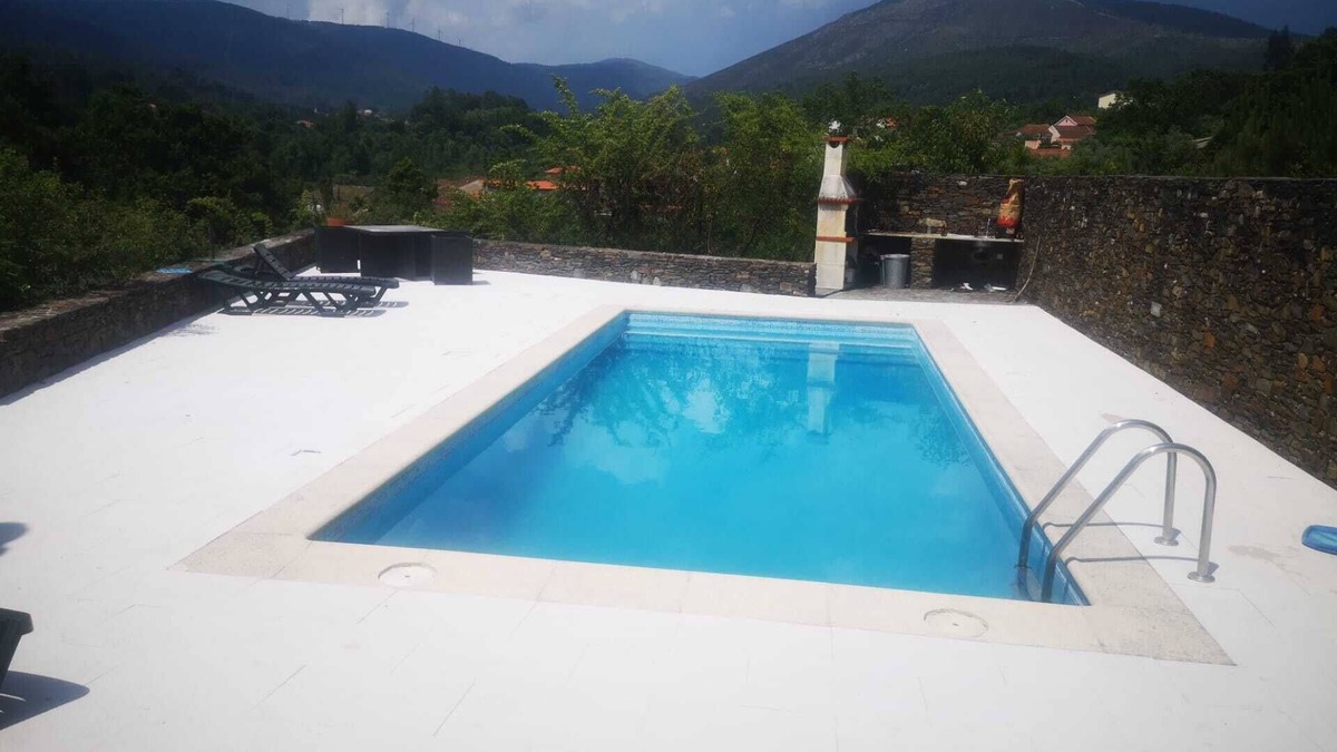 Castanheira de Pera Villa | Rustic and modern Villa