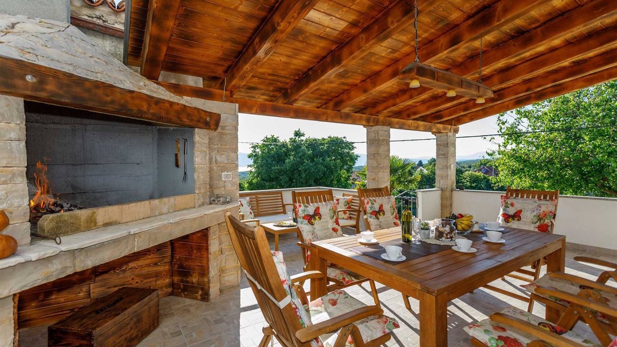 Pinezici Apartment | Rustic apartment EVELIN close to the beach