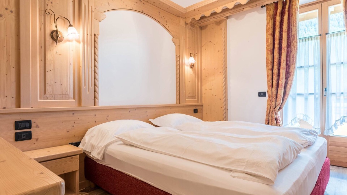 Almazzago Apartment | Rustic Apartment "Maso Margherita - Stua" with Balcony, Garden & Wi-Fi