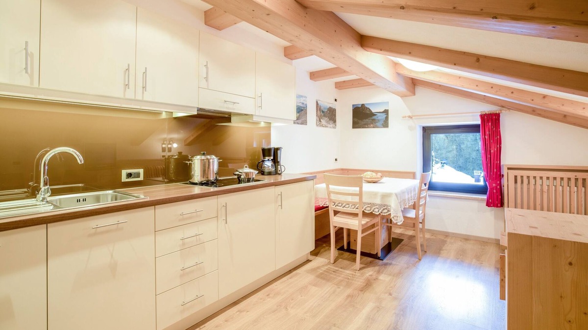 Colfosco Apartment | Rustic Apartment near Ski Areas with Wi-Fi, Garden and Terrace