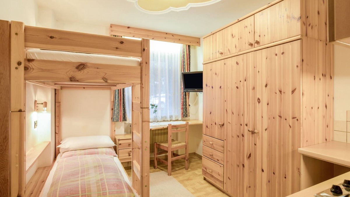 Colfosco Apartment | Rustic Apartment near Ski Areas with Wi-Fi, Garden and Terrace