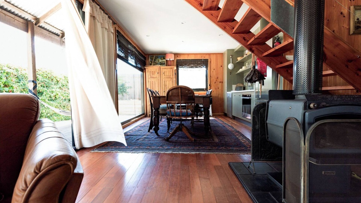 Low Head House | Rustic Barn by the Bay: Family Beachside Getaway