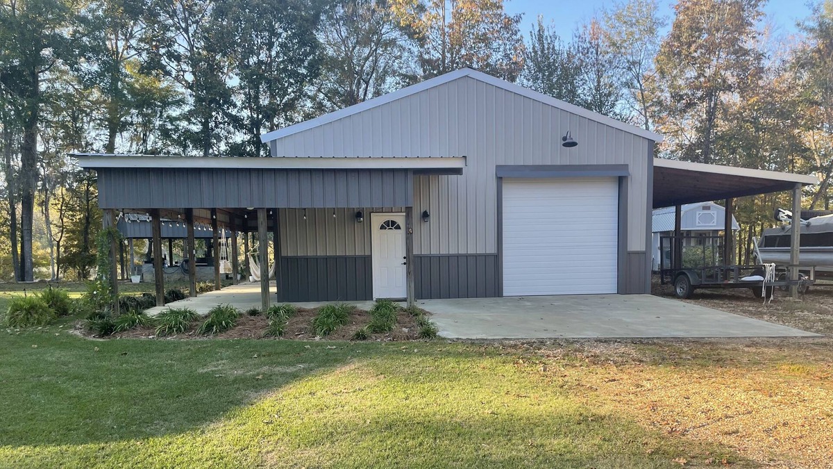 Selma House | Rustic Barn on Alabama River!