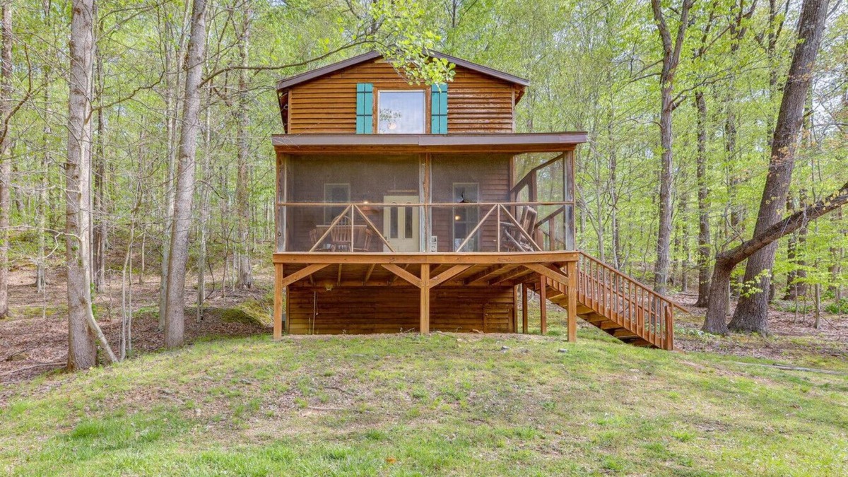 Taswell Cabin | Rustic Brina Breeze Cabin!