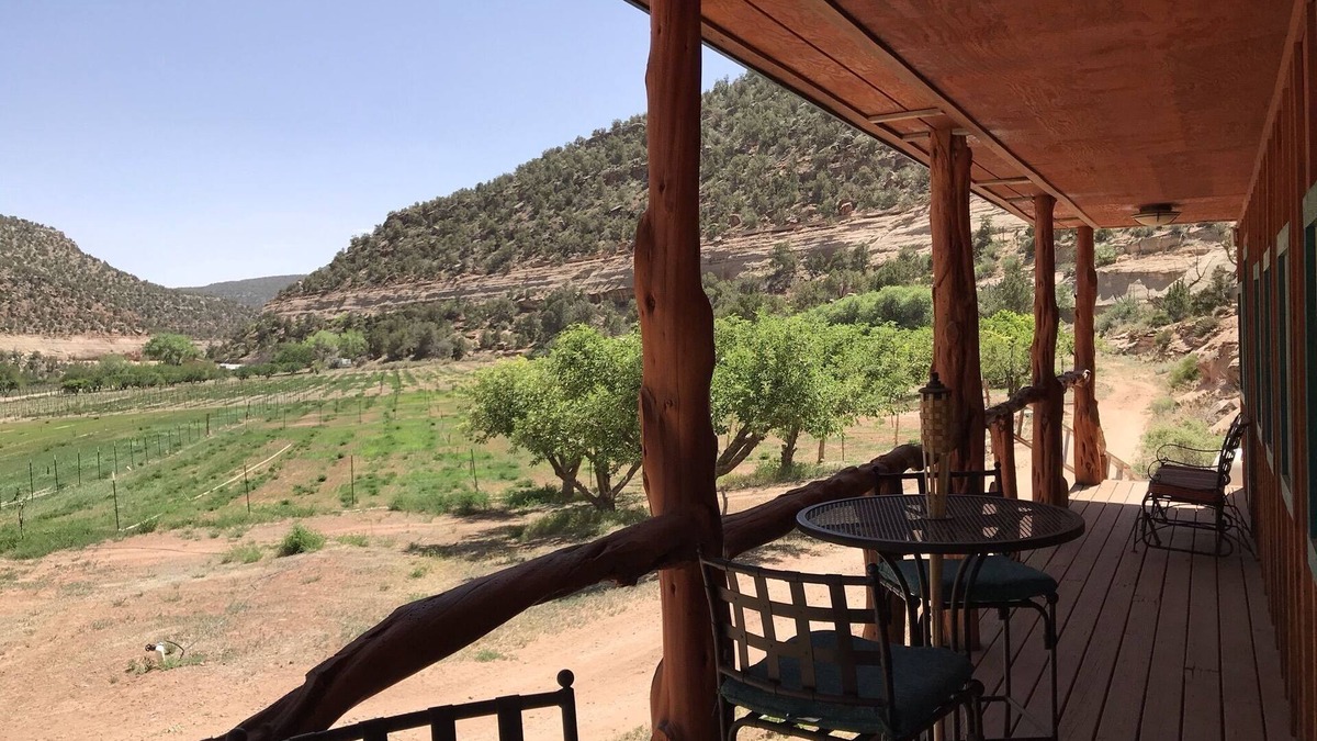 Monticello Cabin | Rustic Bunkhouse with canyon views.