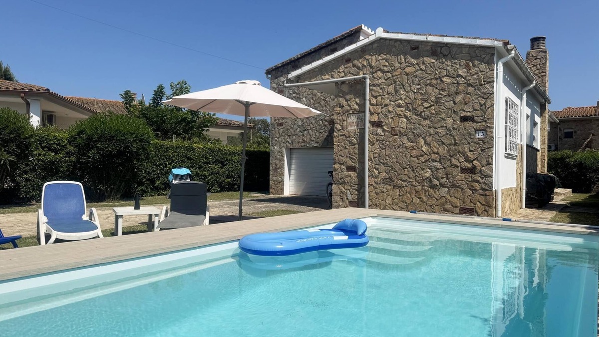 L'Escala Villa | Rustic charm with modern touches in Sant Martí d'Empúries.