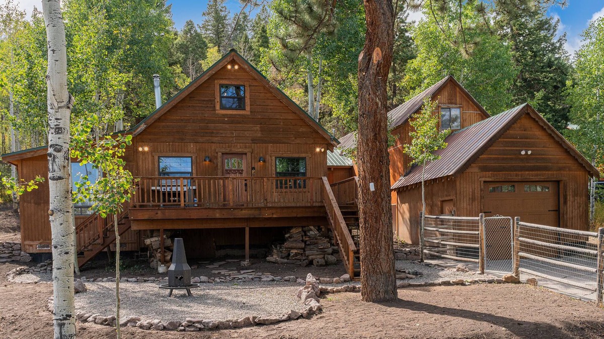 Elk Meadows House | Rustic Cabin, Amazing Views of the Mountains, with sled hill - STR 2022-092
