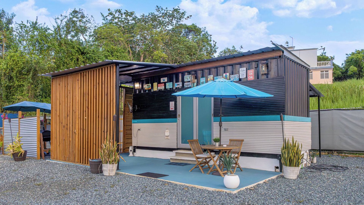 Coto Norte Cabin | Rustic cabin container with AC in charming Manatí for relaxing days