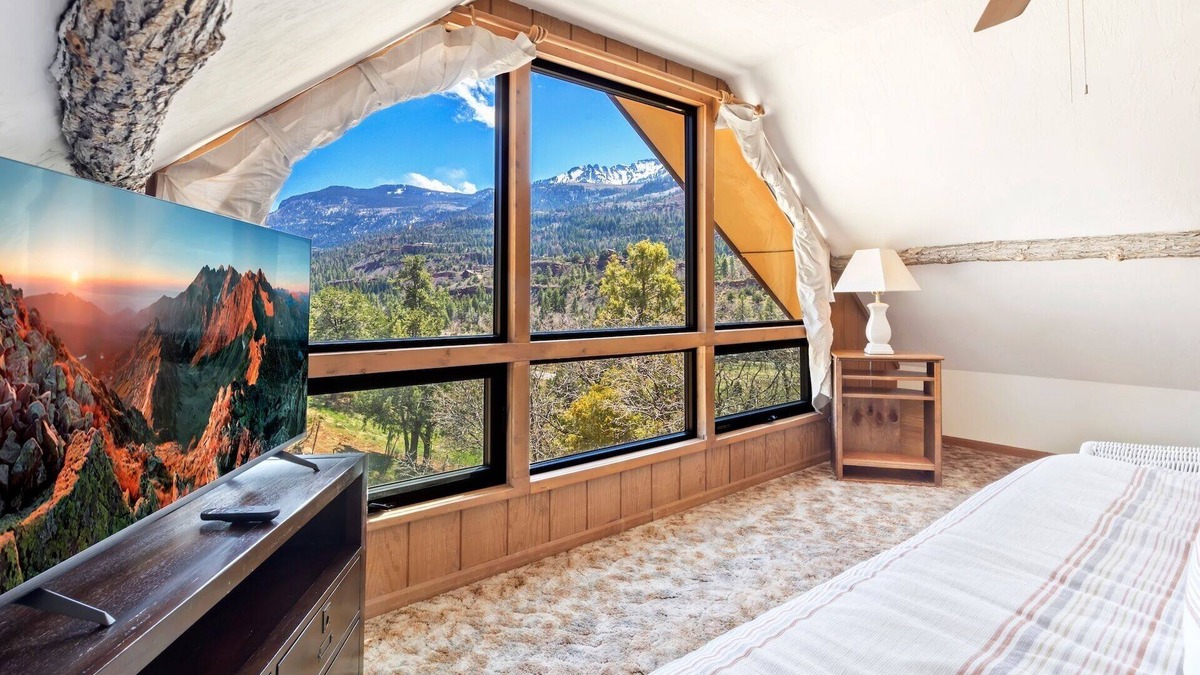 Ridgway House | Rustic Cabin - Great Views - 4 miles from Downtown Ouray