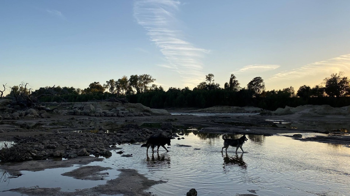 Navasota RV Rental | Rustic cabin hideaway above Hidalgo Falls on the Brazos River