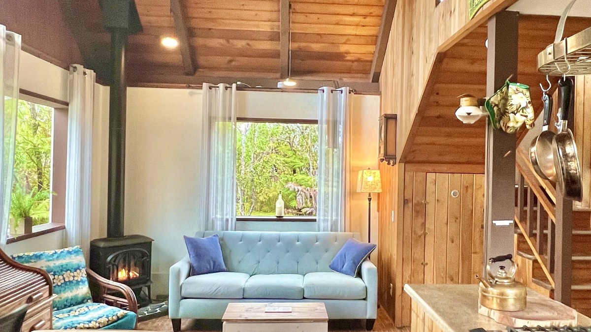 Royal Hawaiian Estates House | Rustic Cabin in Volcano Village