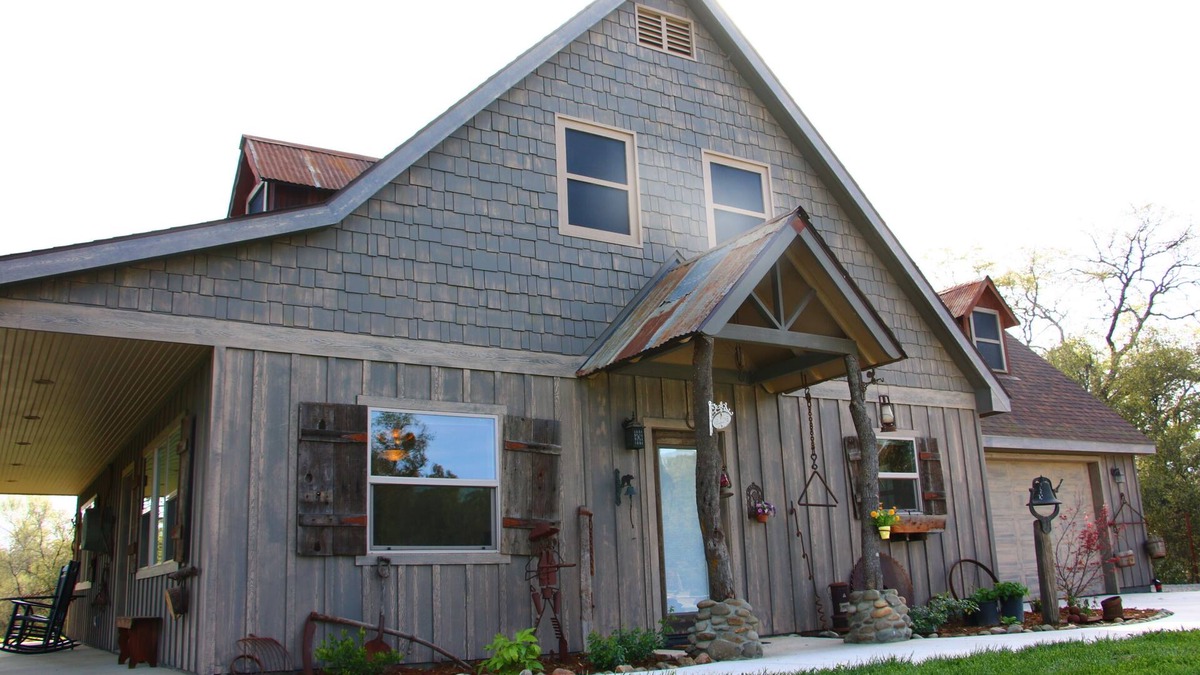 Newcastle Cabin | Rustic Cabin on 40 Acre Working Cattle Ranch ~Wineries Hiking Family friendly~