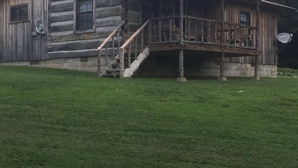 Gainesboro Cabin | Rustic cabin over looking Cordell Hull Lake