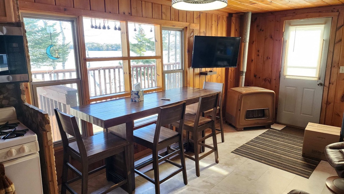 Tower Cabin | Rustic cabin -Pontoon Available for Rent-