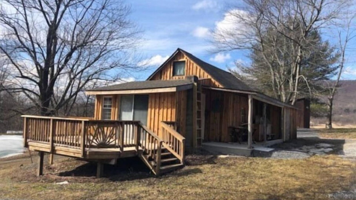 Doylesburg Cabin | Rustic Cabin with beautiful pond and mountain views