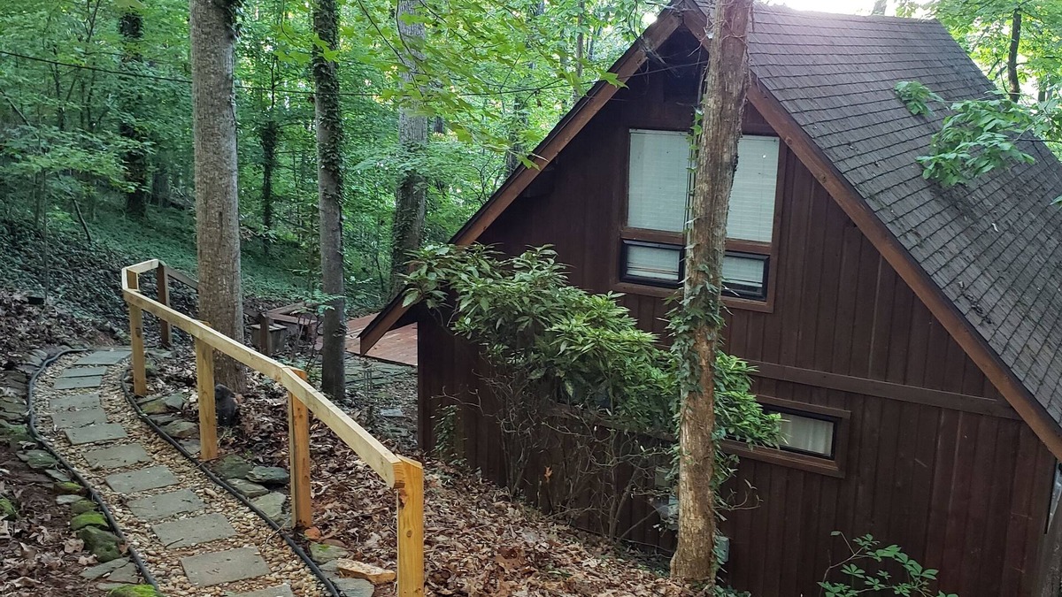 Gainesville Cabin | Rustic Cedar Cabin On Lake Lanier with Private Dock