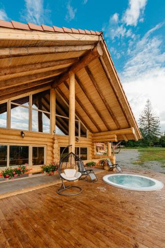 Calatele Ski Chalet | Rustic Chalet