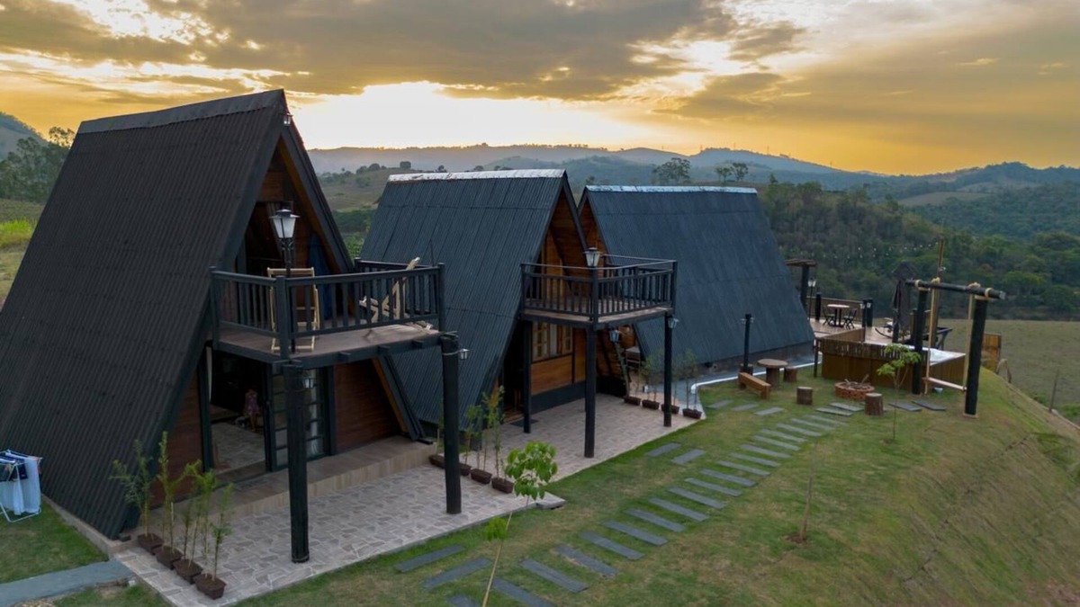 Serra Negra Ski Chalet | Rustic chalet with hot tub, beautiful view and breakfast in Serra Negra
