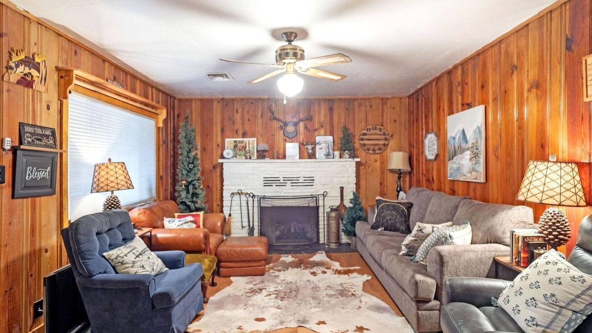 Pinetop-Lakeside Cabin | Rustic Charm Cabin + Pinetop-Lakeside Retreat