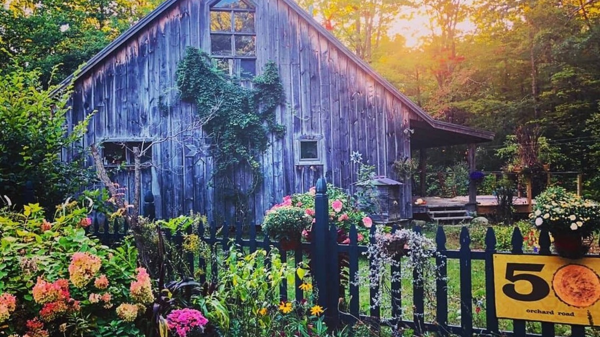 Cumberland Center Cabin | Rustic Charm close to Portland