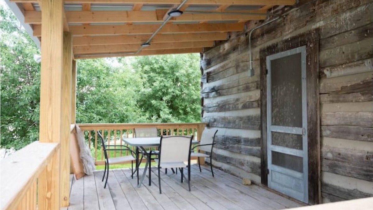 Cane Valley Cabin | Rustic Charm: Lake Cabin Getaway