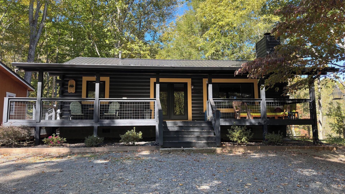Hemphill Heights Cabin | Rustic Charm Meets Modern Comfort – Cozy Mountain Cabin Retreat at Calm Creek!