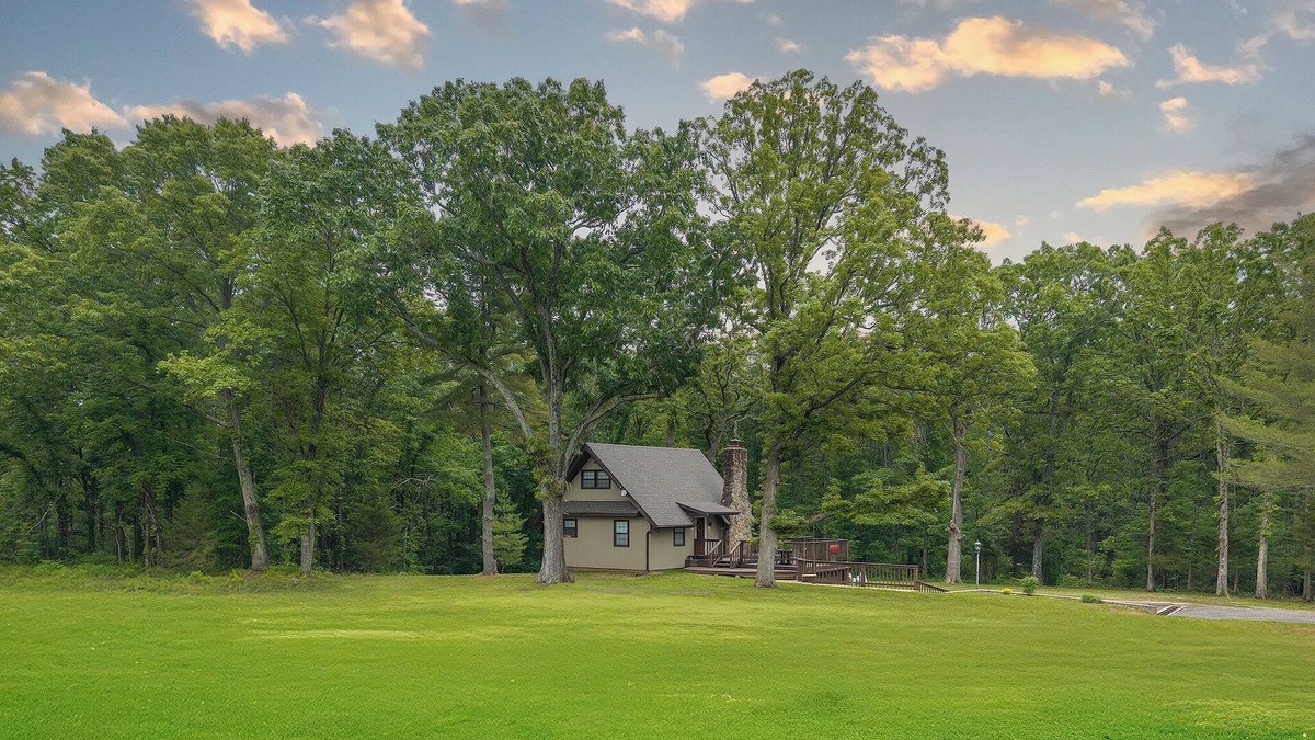Mountain View Cabin | Rustic charm with modern amenities, ensuring a comfortable and memorable stay.