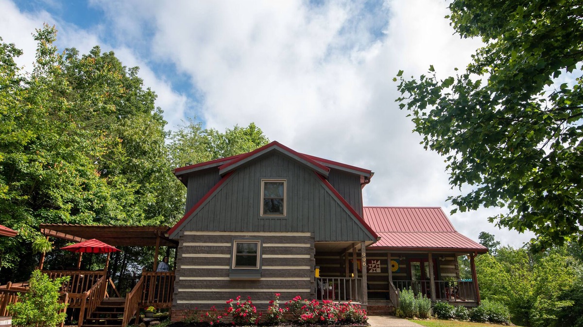 Lily Cabin | Rustic Chic Cabin with Luxury Amenities