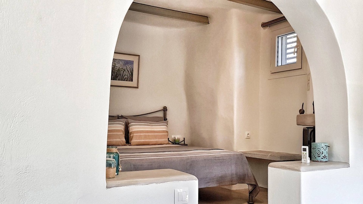 Megas Yialos-Nites Apartment | Rustic Chic Studio In A Tiny Cycladic Village