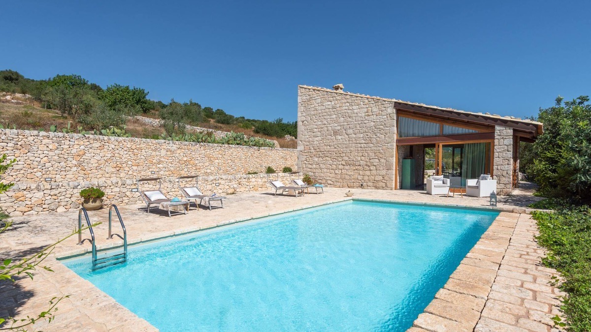 Ragusa Villa | Rustic chic villa with large veranda, private pool, barbecue and free WiFi
