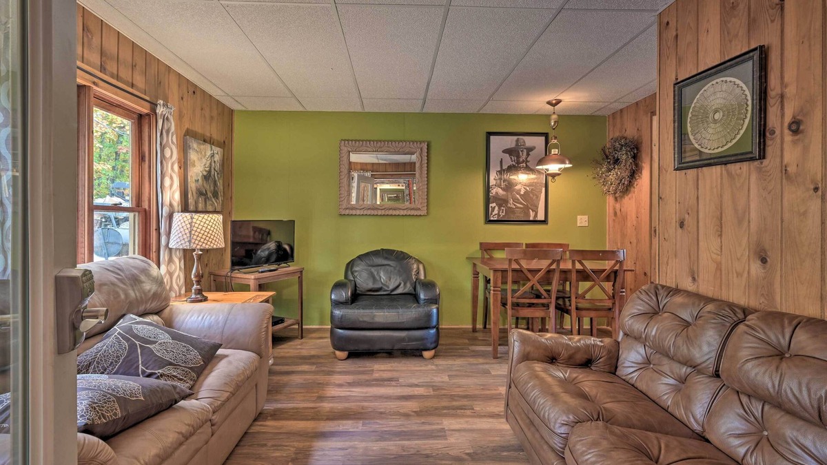 Huntingdon Cabin | Rustic 'Clint Eastwood' Ranch Apt by Raystown Lake
