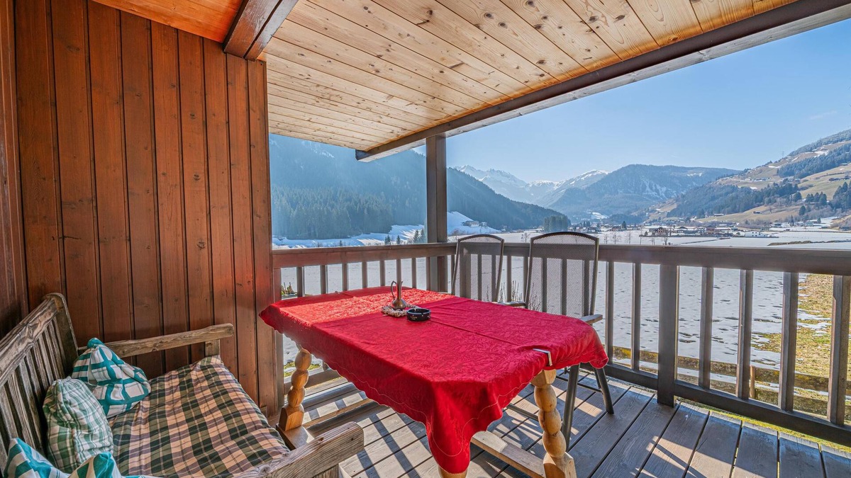 Wald im Pinzgau Apartment | Rustic cosiness in the mountains with a terrace