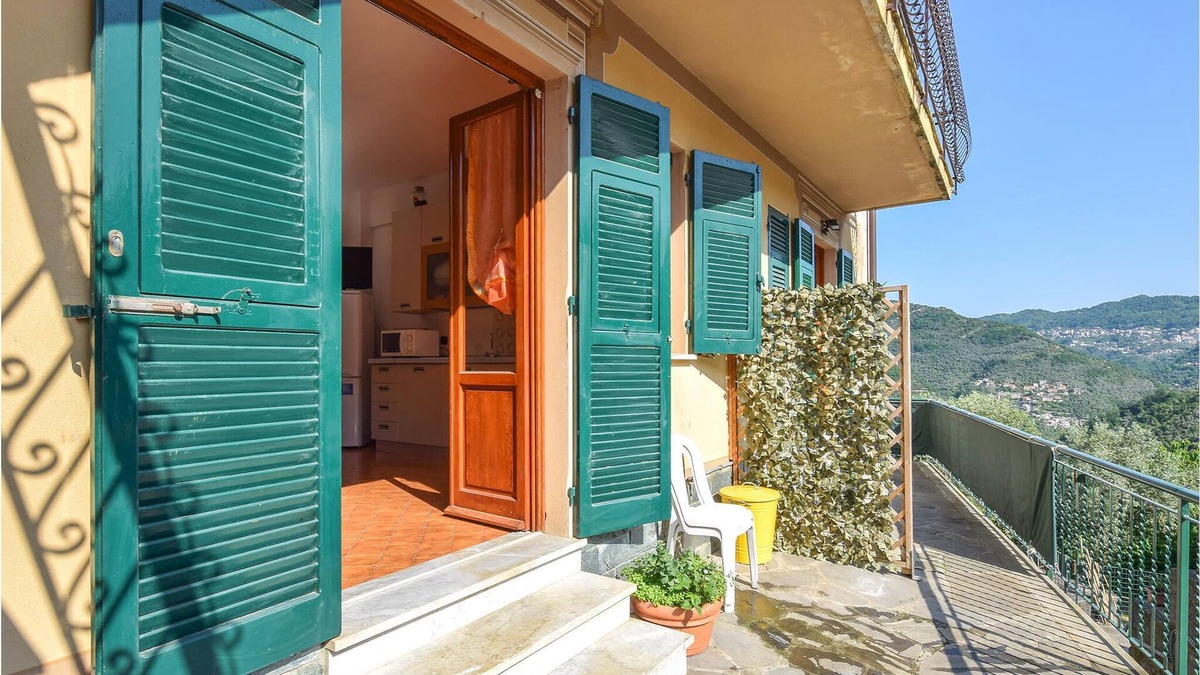 Vescina House | Rustic cottage in a small village in the hinterland of Recco.