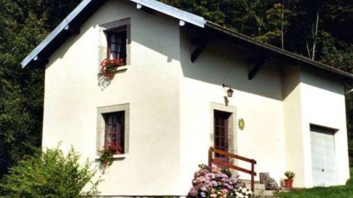 Saint-Bresson Cottage | Rustic cottage in the heart of the Vosges-Saônoises with fireplace