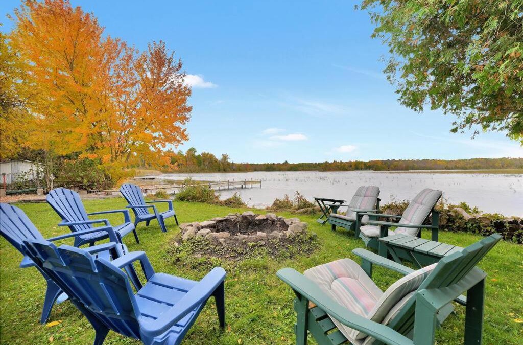 Kirkfield House | Rustic cottage on Canal Lake